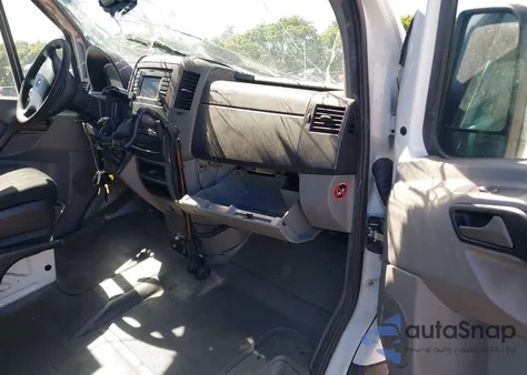 2016 Mercedes-Benz Sprinter 2500 из США, поврежденный, VIN WD3PE8DD8GP363878